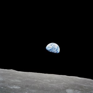 720px-NASA-Apollo8-Dec24-Earthrise